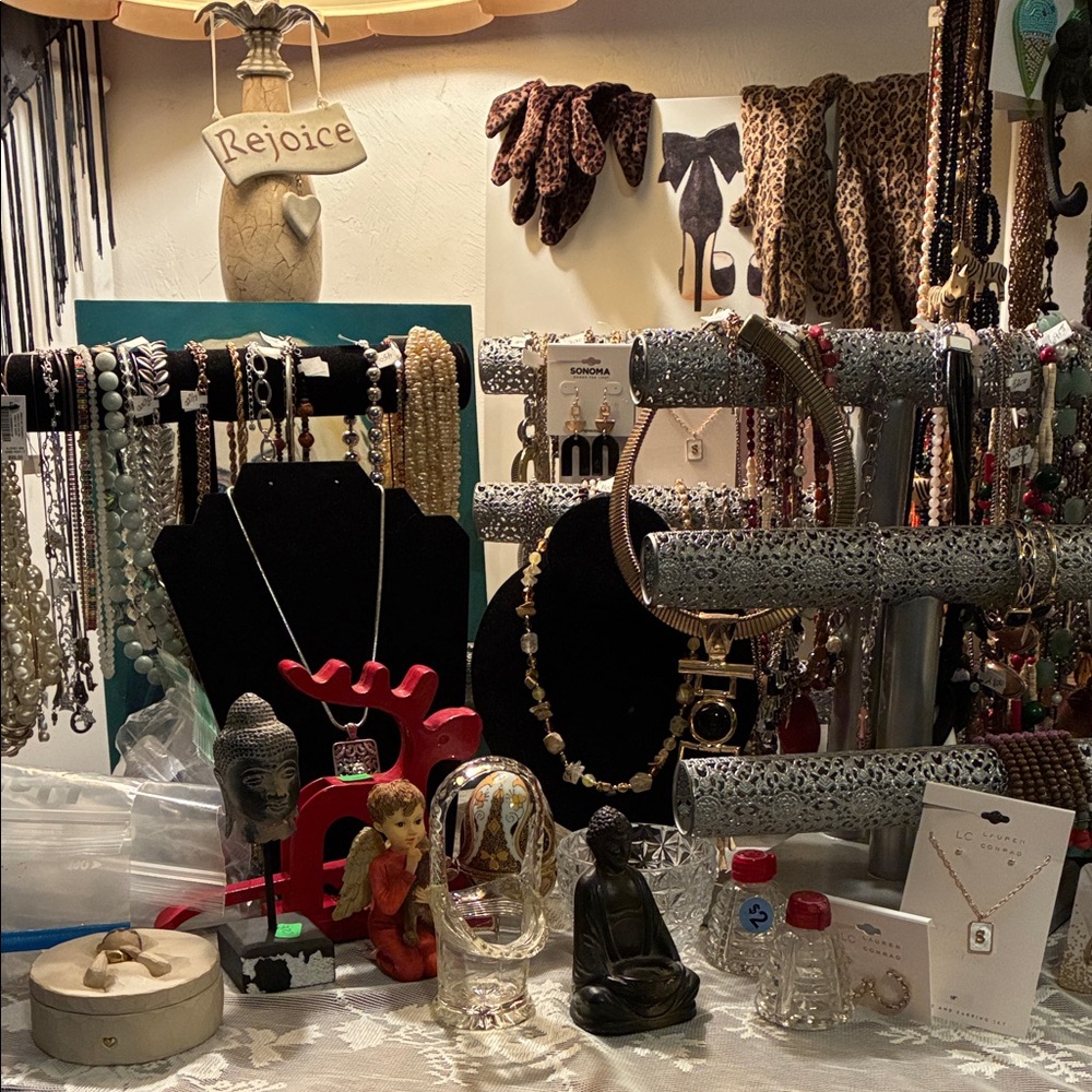 Lots of jewelry/trinket/collectibles and more